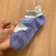 Excellent Athleta and Bombas low-cut sports socks for running, soft and absorbent heel protection so