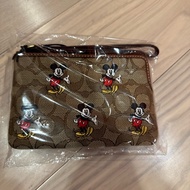 全新 COACH 電繡米奇手拿包 迪士尼聯名限量款 緹花織布 L型拉鍊 零錢包 CN033 (現貨)