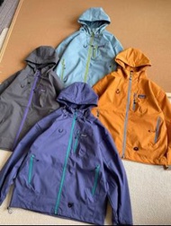 🌺全新100% Patagonia巴塔哥尼亞 衝鋒衣 多彩撞色拉鏈 防水外套