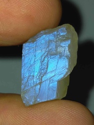 พลอย ก้อน มูนสโตน มุกดาหาร เหลือบ ฟ้าน้ำเงิน ธรรมชาติ ดิบ แท้ ( Unheated Natural Blue Flash Moonstone ) หนัก 12.37 กะรัต