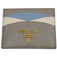 PRADA 1MC025 Saffiano皮革證件套，附金屬logo、名片夾和卡包，成色極佳。多色可選。義大利製造。女士款。