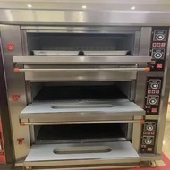 Triple deck commercial baking oven