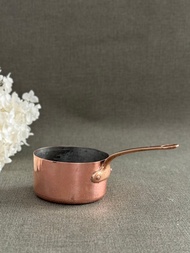 40555-可愛法國古董VILLEDIEU-LES-POÊLES 醬料小紅銅鍋紅銅把手