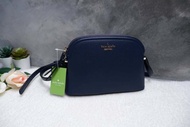 กระเป๋าสะพาย KATE SPADE Crossbody Bag ด้านหน้าติดโลหะชื่อแบรนด์อะไหล่สีทอง