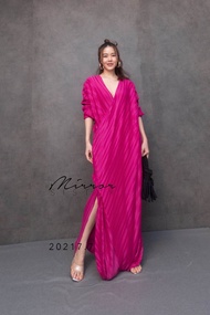 (นางแบบใส่ชุดขาย) LX MaDAM on ReD CarpEt Pleat Maxi DresS เดรสพลีท เดรสอัดพลีท เดรสยาว ผ้าพลีทเนื้อด