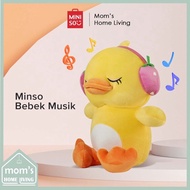 MINISO Boneka kecil mengenakan earphone Boneka Lucu Lembut dan halus