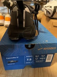 Brooks 跑山鞋 cascadia 17 24.5cm