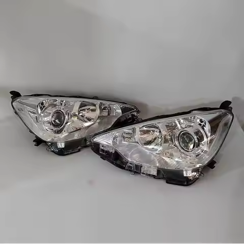 8111052E81 8115052E81 A Pair Car Front Headlight For Toyota Prius C Aqua NHP10 NHP10H 2012 2013 2014
