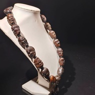 Chenxiang Fidelity Carving Black Chess Nan 2.7cm Hand String 18 Arhat Old Materials Holding Submerge