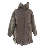 成色極佳 ★ MONCLER 20-21秋冬 IRUS 羽絨服，帶帽，大號logo貼片，荷葉邊下擺，隱形門襟。卡其色 00。正品。女款。