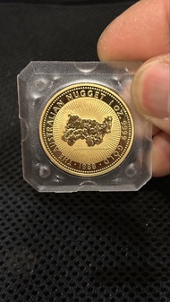 澳洲柏斯鑄幣廠 (Perth Mint) 於 1988 年發行的「澳洲鴻運金幣」 (Australian Gold Nugget)。核心規格成分： 99.99% 純金（.9999 千足金）。重量： 1