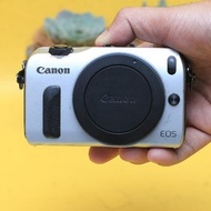 Bekas! Canon Eos M Body Only Kamera Mirrorless - Tanpa Lensa