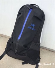 ARC'TERYX 始祖鳥22L輕量化戶外登山包 雙肩學生包 電腦包 騎行背包 男女通用情侶款雙肩背包 黑色休閒徒步旅行後背包