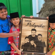 Souvenir Kado Ultah Anniversary 4 Wajah Uk. 50x60 cm Bambu Ukir Custom