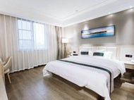 Qingmu Select Hotel （Zhenjiang Dantu South Station Baolong Plaza Store)