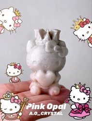 👑粉澳寶Hello Kitty💖＄268❤️🥰Pink Opal!皇冠Hello Kitty ，抱住心心，腳上也有兩顆心心，背面都好靚，帶着心心蝴蝶結🎀☺️真係好得意呀呢款😻手工雕刻都值哂啦🫶🏾🥰送俾