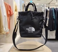 THE NORTH FACE 斜跨潮流抽繩水桶包 黑色