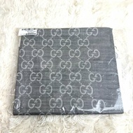 Gucci logo 灰白雙色圍巾