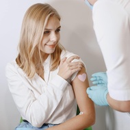 50PCS Bandages Heart Shaped Breathable Patches First Aid Strips Bandages Adhesive Patches for Gentle