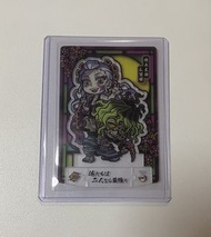 這是一個萬代（Bandai）發行的《鬼滅之刃》巧克力食玩立體藝術餅卡，呈現妓夫太郎與墮姬的Q版造型。