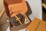 未使用品‼️LV saumur 馬鞍包