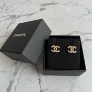 Chanel 經典雙C珍珠耳環