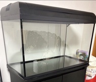 🐟 《 黑色一體成型玻璃魚缸 & 魚缸過濾器 》一套 ｛ Size : 長80cm x 闊40cm x高40cm ｝# ➡️注意：此貨品需要親身到「觀塘工業中心」自取 or 代Call車服務,但Cal