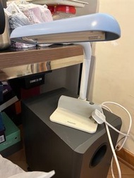 Panasonic超強光讀書枱燈