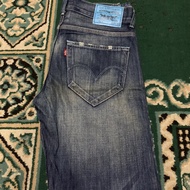 Levis 523