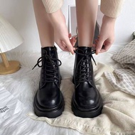 [ส่งเร็วพิเศษ!] รองเท้าบูทมาร์ตินแบบผูกเชือกของผู้หญิงปี 2022 ฤดูใบไม้ร่วงใหม่รองเท้าบู๊ตแบบสั้นย้อนยุครองเท้าบูทหนังผู้หญิงสไตล์อังกฤษ