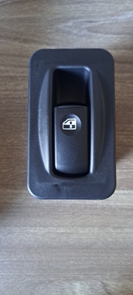 Công tắc lên xuống kính xe tải HYUNDAI 15 tấn đời GOLD/ TRAGO/ HD270/HD320/HD700/HD1000