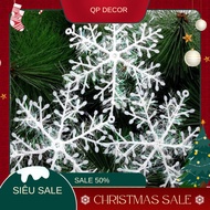 Set of 3 foam snowflakes in sizes 22cm and 11cm to decorate the Christmas tree.