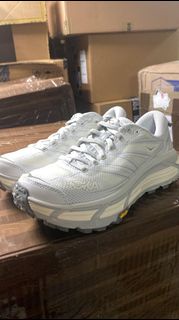 Hoka One One Kaha Low GTX 淺灰色運動鞋