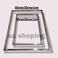Dry cake frame for leveling dry cake dough