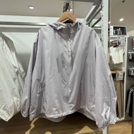UNIQLO Upf50สำหรับผู้หญิงของแท้เสื้อผ้ากันรังสียูวีชุดกันแดดแบบพกพา465466/467410สไตล์เกาหลี2024