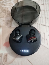 藍芽雙耳機自帶充電盒                                      Onkyo靚聲皇   震撼立體音效