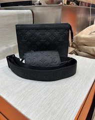 Lv GASTON WEARABLE WALLET 100%Authentic ,unused🩷尖沙咀中港城門市🩷