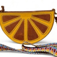 半剖水果造型半月斜揹包