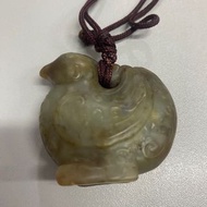 吉祥 鳥形玉吊墜 幾十年歷史 $980品相如圖   歡迎到旺角女人街本店選購 實寄封 地圖 日本畫報 古書 古物 香港舊報紙 日本明信片 香港早期明信片 香港火柴盒 香港廣告紙 香港首日封首 古玉 玉