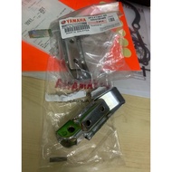 Footrest depan(TANPA GETAH DAN SCREW) STANDARD Lagenda 110 ZR Limited NOS Original (2P3-F7461-00)