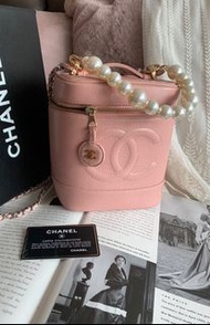 多年正版正貨商標門市現貨 95%new 2004 vintage chanel sakura pink caviar vanity bag  稀少美品 櫻花粉 粉紅色 化妝包 化妝袋 盒子 荔枝皮 魚