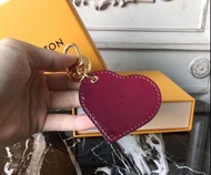 LV 路易威登 紅色漆皮桃心造型鑰匙扣/包掛件 禮品自用兩宜
