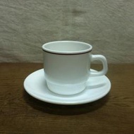 WH8207【四十八號老倉庫】全新 早期 法國製 ARCOPAL 素白紅褐邊 牛奶玻璃 咖啡杯 220cc 1杯1盤價