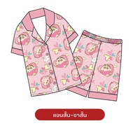 ชุดนอน ลาย ชินจัง PAJARA X MUSLIN 𝐂𝐑𝐀𝐘𝐎𝐍 𝐒𝐇𝐈𝐍𝐂𝐇𝐀𝐍  ลิขสิทธิ์แท้ ผ้า SLIK SATIN แบรนด์ PAJARA (ช/ญ)