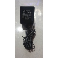 UNIVERSAL AC TO DC Adapter