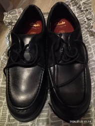 全新Clarks返學鞋38碼
