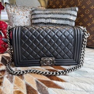 CHANEL菱格紋小牛皮BOY鏈包霧銀25CM