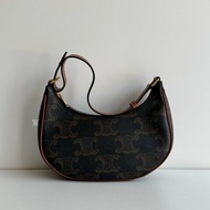 99新🆕 Celine 瑟琳 AVA 老花半月包 棕色