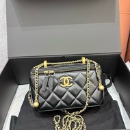 🧡芯片款Chanel香奈兒 黑金雙金珠金球長盒子化妝包斜背包