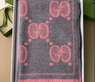 Gucci 高版本灰粉圍巾